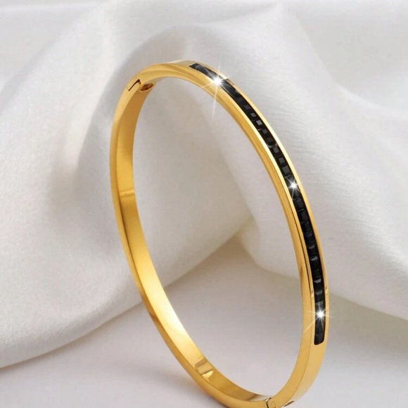 Women Stylish Design Stainless Steel Single Row Drill Bracelet - Picture 7 of 7